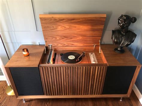 You can pair this handsome walnut consolevinyl player featuring a welded steel base shelf with room for 120 records with any Sonos speaker throughout your house. . Wrensilva review